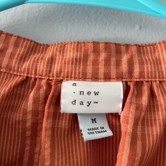 Balloon Sleeve Popover Blouse - Picture 3 of 4